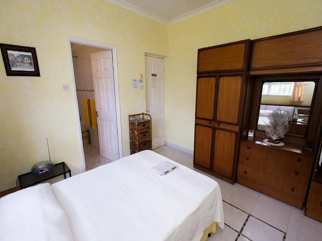 Palm Paradise Guest House And Apartments